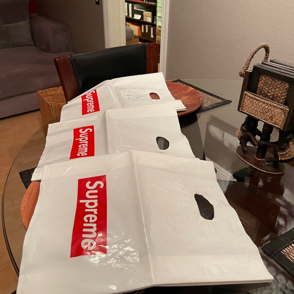 Supreme Store Bags - Picture 4 of 7
